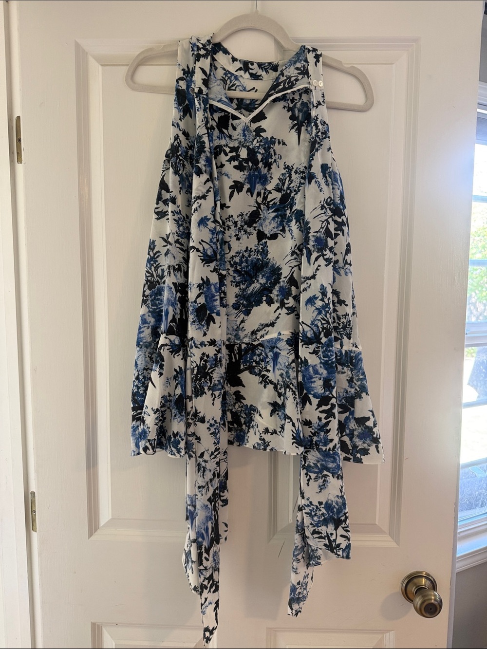 Beautiful erdem silk sleeveless blouse. - Picture 5 of 6